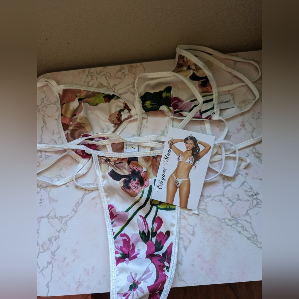 Nwt elegant moments floral. Lingerie set